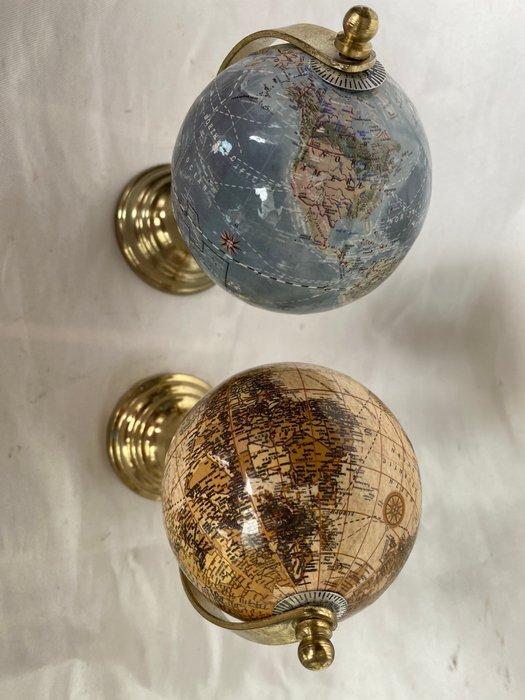 Globe - 1970-1980 - Paire de globes vintage du monde en, Antiek en Kunst, Curiosa en Brocante