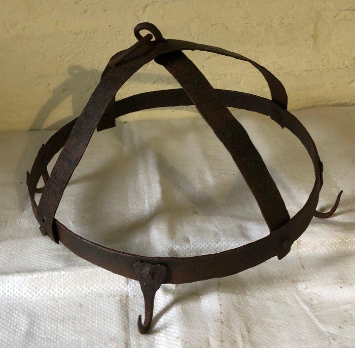 Standaard - Smeedijzer - Kroon van rechtswege, Antiek en Kunst, Antiek | Overige Antiek