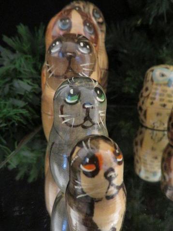 Beeldje - matroesjkas speelse kat en charmante uil (8) -, Antiek en Kunst