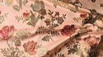 Précieux tissu damassé San Leucio Rosa à riche décor floral