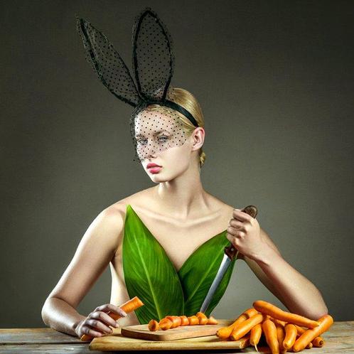 Elena Paraskeva - The Killer Bunny - XL, Antiek en Kunst, Kunst | Schilderijen | Modern