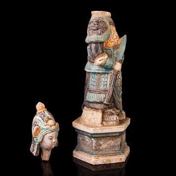 Chinois antique, dynastie Ming Figure de guerrier en poterie