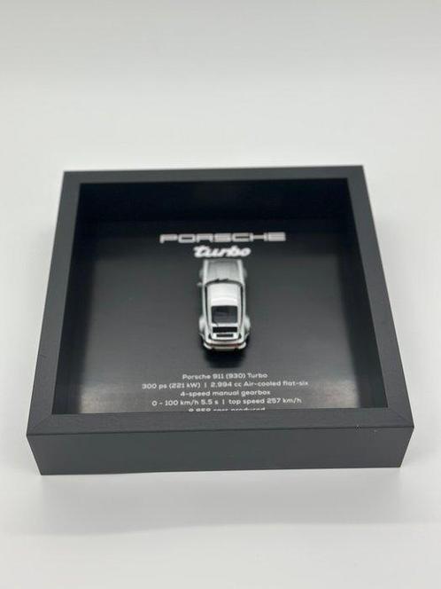 Artwork - Porsche - Porsche 911 (930) Turbo Artwork Framed, Hobby en Vrije tijd, Modelauto's | 1:5 tot 1:12