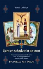 Boek: Licht en schaduw in de tarot (z.g.a.n.), Livres, Livres Autre, Verzenden