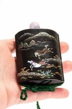 Doos - Een Somada-stijl fijn inro van vier panelen in zwart, Antiek en Kunst