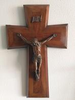 Geïnspireerd door de antieke stijl Crucifix (2) - Hout,, Antiek en Kunst