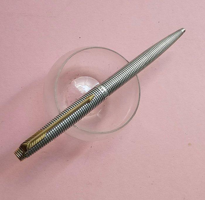 Parker - Parker 75 Argent massif 925 ciselé - Plume Or 18, Verzamelen, Pennenverzamelingen