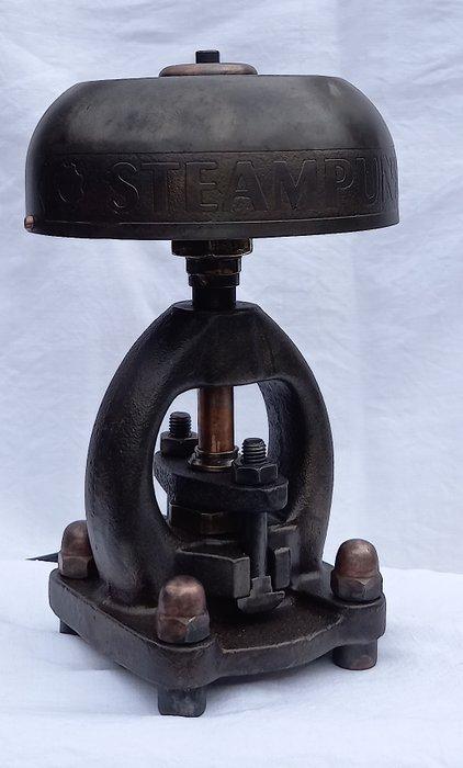 Lampe - Acier, Laiton, Cuivre - Lampe de table. DN32, Antiek en Kunst, Curiosa en Brocante