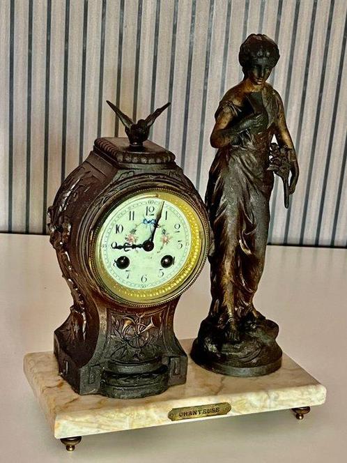 Figurale pendule - Moreau - Antiek Zink (regule) op marmer, Antiek en Kunst, Antiek | Klokken
