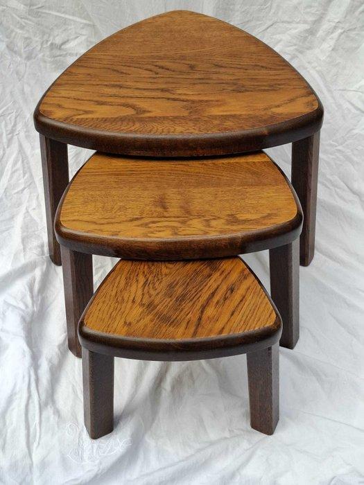 Tables gigognes - Chêne - Trois petites tables dappoint, Antiquités & Art, Art | Objets design