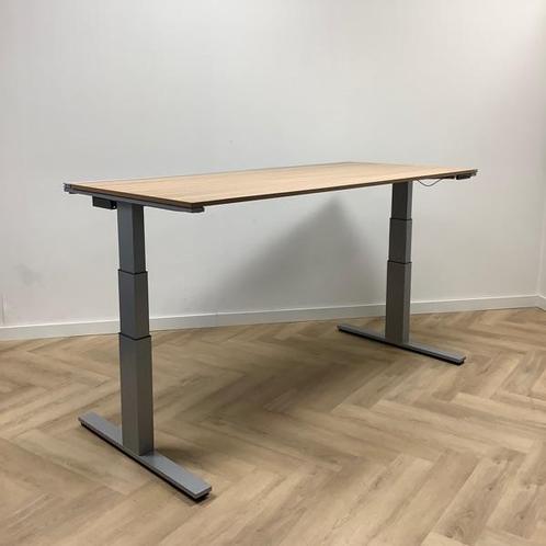 Tweedehands Wini Winea Pro elektrisch zit-sta bureau, (bxd), Huis en Inrichting, Bureaus, Stabureau, Gebruikt, In hoogte verstelbaar