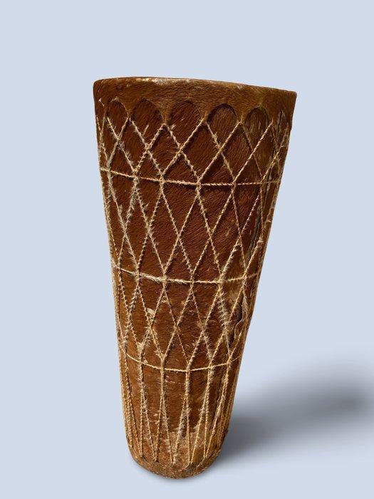 Tambour transformé en meuble - Traditionele trommel - Afrika, Antiek en Kunst, Curiosa en Brocante