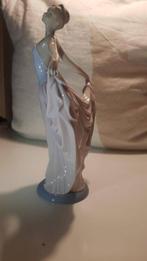 Lladró - Figuur - Danzatrice con abito sollevato - Porselein