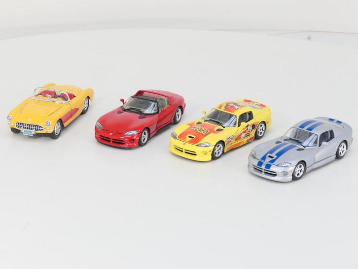 1:24  Set 4 Amerikaanse sportautos #GS10 (Bburago), Hobby en Vrije tijd, Modelauto's | 1:24, Gebruikt, Ophalen of Verzenden