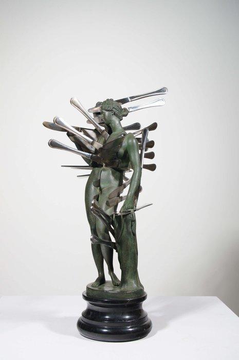 Fernandez Arman (1928-2005) - Sculpture, Mademoiselle est, Antiek en Kunst, Antiek | Overige Antiek