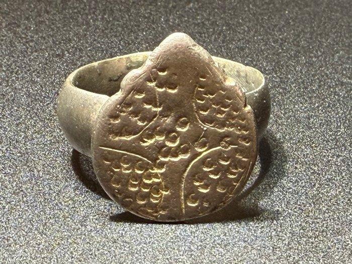 Middeleeuwen, kruisvaardersperiode Zilver Uitstekende ring, Antiquités & Art, Antiquités | Autres Antiquités