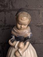 Royal Copenhagen - Figure - Girl from Amager - Porcelaine