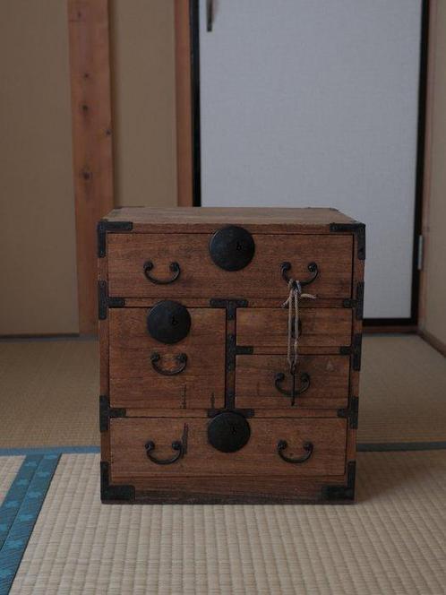 Ceci est une commode japonaise traditionnelle, connue sous, Antiek en Kunst, Antiek | Overige Antiek