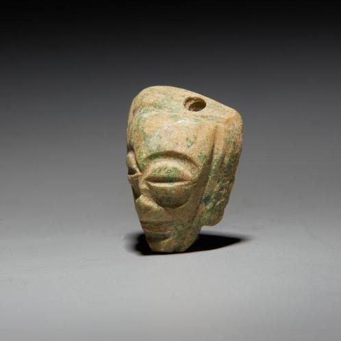 Mixteken, Mexico Jade Hanger in de vorm van een masker. 800, Verzamelen, Mineralen en Fossielen