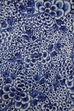 Huge Nine Peonies and 1000 Fish Egg Charger - Kangxi, Antiek en Kunst