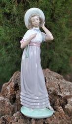 Figuur - Dama con lirios - Nao by Lladro - Porselein, Antiek en Kunst