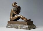 sculptuur, Zittend naakt met bloemen - 22 cm - Brons, Marmer, Antiek en Kunst
