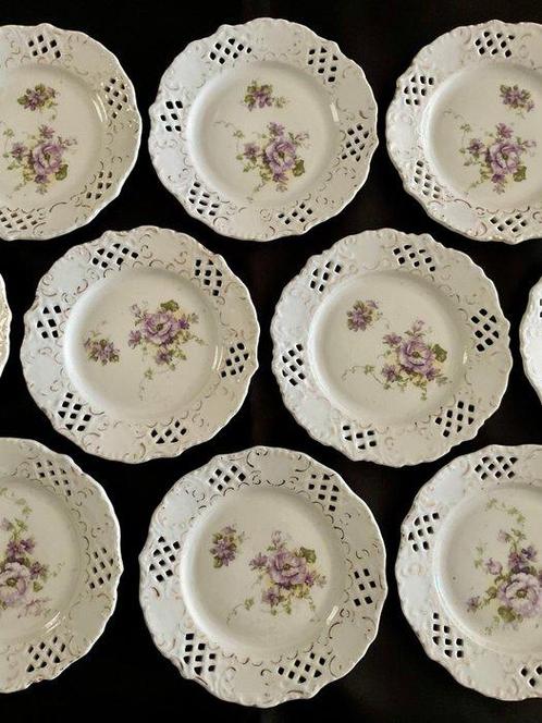 Art Nouveau dessertbordjes met elegante florale taferelen -, Antiek en Kunst, Antiek | Meubels | Tafels