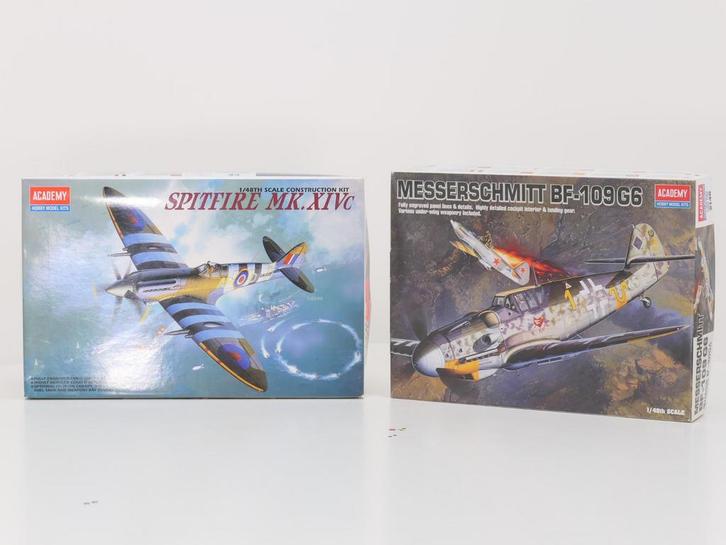 Schaal 1:48 2 bouwpakketten Spitfire MK.XIX vs Messerschm..., Hobby en Vrije tijd, Modelbouw | Auto's en Voertuigen, Overige typen