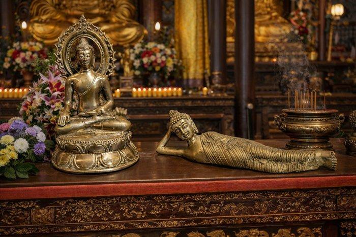 Beeld, Twee verzilverde Boeddha beelden - 20 cm - Brons, Antiquités & Art, Art | Art non-occidental