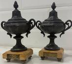 Vaas met dubbele oren (2) - Verguld brons, Carrara marmer, Antiek en Kunst