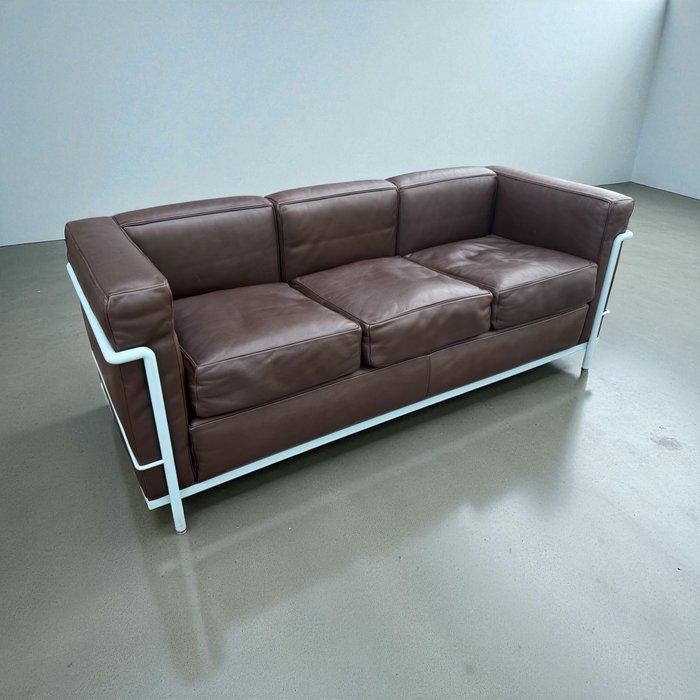 Cassina - Charlotte Perriand, Le Corbusier, Pierre Jeanneret, Antiek en Kunst, Kunst | Designobjecten