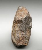 Météorite d’Aletai Cette météorite en fer conserve sa croûte, Collections