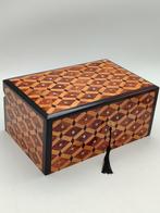 Boîte à bijoux - Boîte à bijoux en Loupe de Thuya totalement, Antiek en Kunst