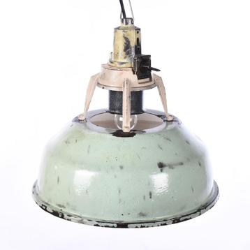 Pluche pop overloop serie ② Emaille hanglamp groen| Industriële hanglamp | Oude fabriek — Lampes |  Suspensions — 2ememain