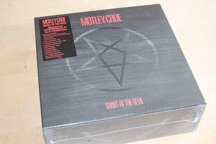 Mötley Crüe - Shout At The Devil • Super Deluxe Edition - LP, Cd's en Dvd's, Vinyl Singles