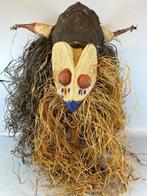 African Yaka mask with raffia - Congo. (Zonder minimumprijs), Antiek en Kunst