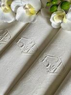 Set oude linnen servetten, met de hand geborduurd met