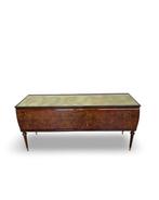 Commode - Bois, Verre, Laiton, Ronce de noyer - Une commode