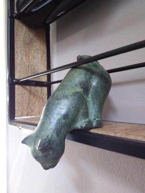 Sculpture, cat looking - 16 cm - Bronze, Antiek en Kunst, Curiosa en Brocante