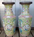 Chinees paar balustervazen van polychrome porselein met gele, Antiek en Kunst