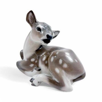 Royal Copenhagen - Figurine - Fawn lying down - 2609 -