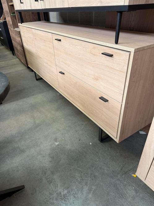 Helsinki dressoir (nieuw, outlet), Huis en Inrichting, Kasten | Dressoirs, Nieuw, Metaal, Overige materialen