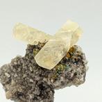 Fantastische citrinen stenen met iriserende calcopirite, VS.