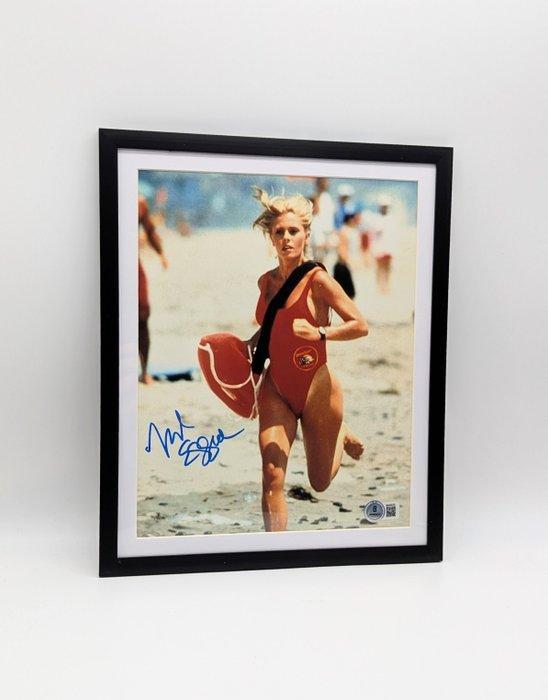 Baywatch - Nicole Eggert Summer Quinn Signed Photo w., Verzamelen, Film en Tv