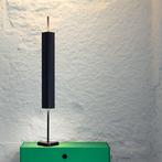 Flos - Erwan Bouroullec - Lampe - Emi, table bleue -