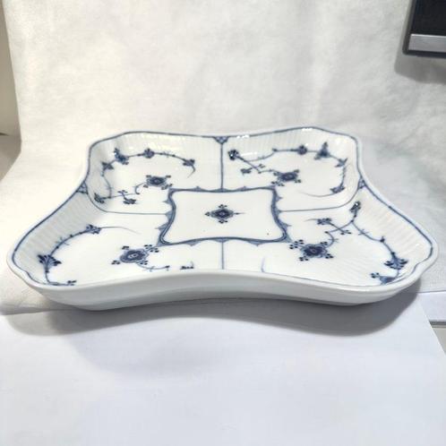 Royal Copenhagen - Serveerschaal - Musselmalet, 267 -, Antiek en Kunst, Antiek | Meubels | Tafels