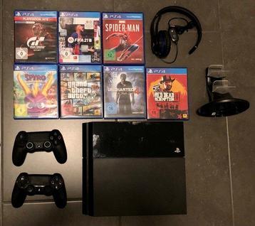 Sony - PlayStation 4 package with two controllers, games and
