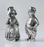 Zout- en pepervaatjes - .830 zilver - Nederlandse jongen en, Antiek en Kunst