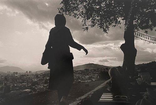 Matthieu Chazal (1974 – 2024) - Sur les hauteurs de Sarajevo, Antiek en Kunst, Kunst | Schilderijen | Modern