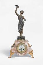 Horloge de cheminée avec personnage, Horloge et parure de, Antiek en Kunst